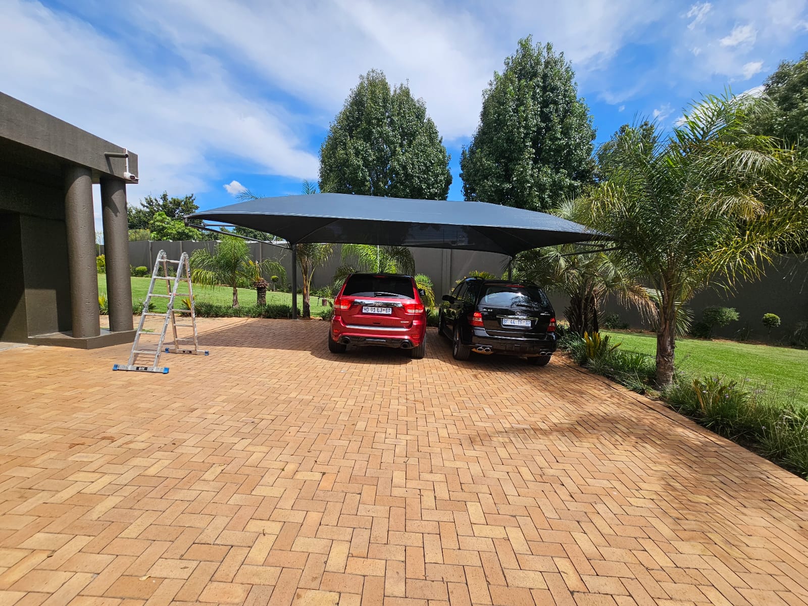 Double charcoal shadeport protecting two vehicles